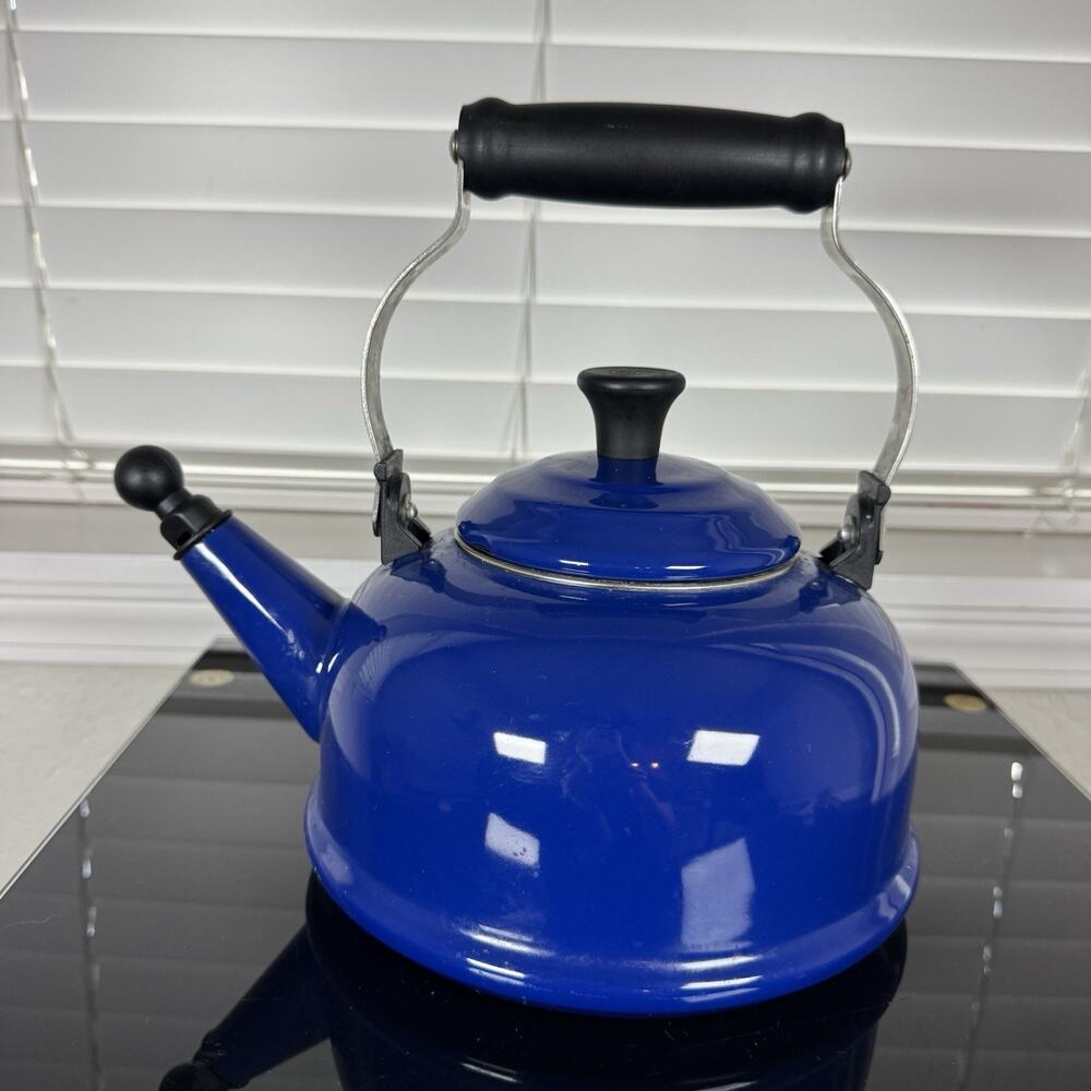 Le Creuset 1.7 Qt Tea Kettle Blue Enamel Folding Handle Pull-Out Spout Whistle